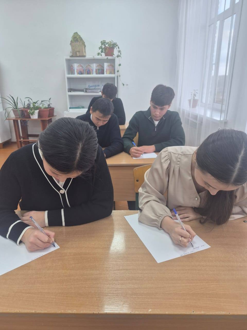 9 сынып оқушыларымен "Өзіме хат: Мен өз отбасымда нені өзгерткім келеді?".