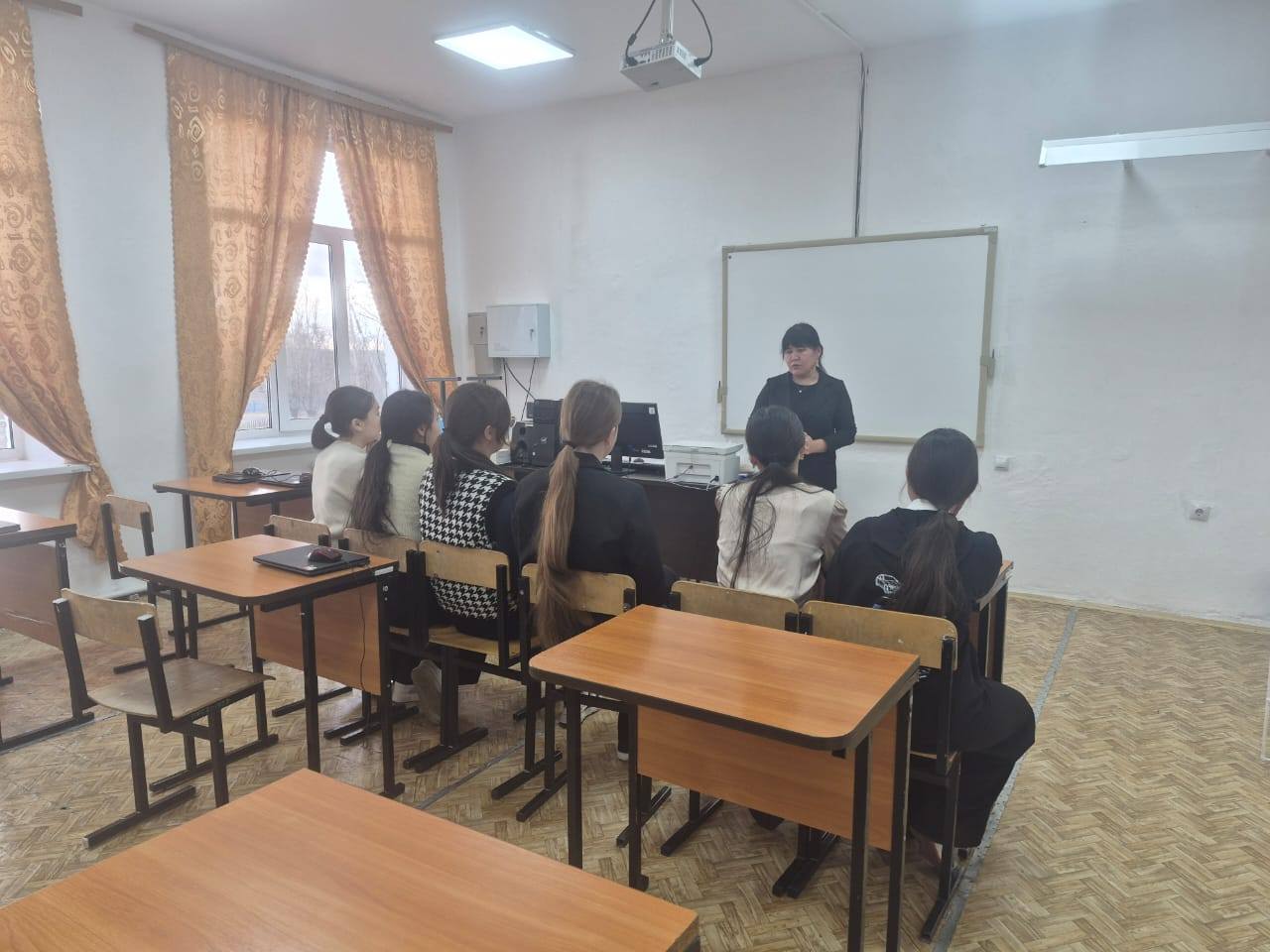 КГУ "Озерная общеобразовательная школа "  9-11  класса педагогом- психологом Аманжоловой А.О. была проведена беседа