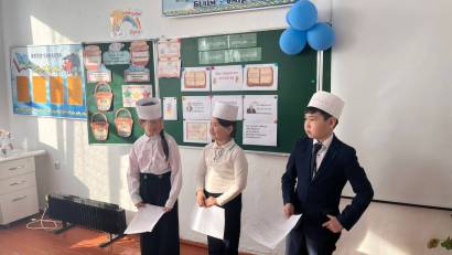 1-4- сынып оқушылары арасында " Біз таңдаған кітаптар" тақырыбында сынып сағаты өтті